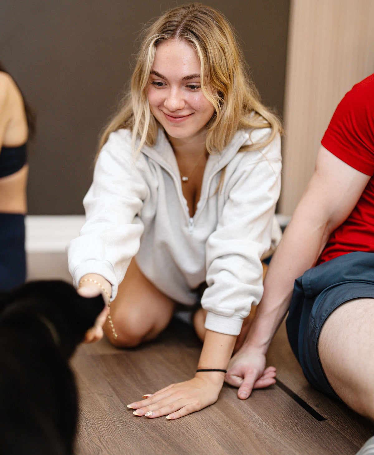 Séance privée de puppy yoga chez Euphorie Chiot