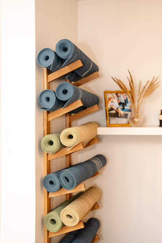 Tapis de yoga à louer pour une séance de puppy yoga chez Euphorie Chiot